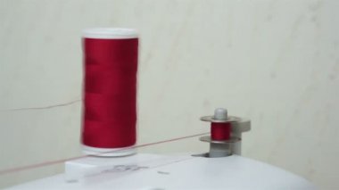 İş parçacığı bir dikiş bobin sarılması