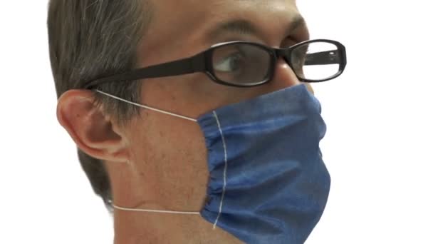 Mann medizinische Maske Brille — Stockvideo