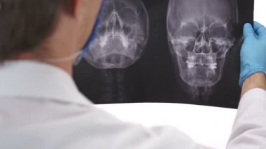 Sağlık doktor bir Xray eğitim