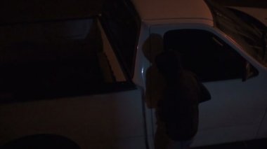 Şüpheli Hoodie araç ara