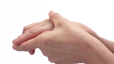 Ağrılı artrit ellerini ovuşturarak kadın