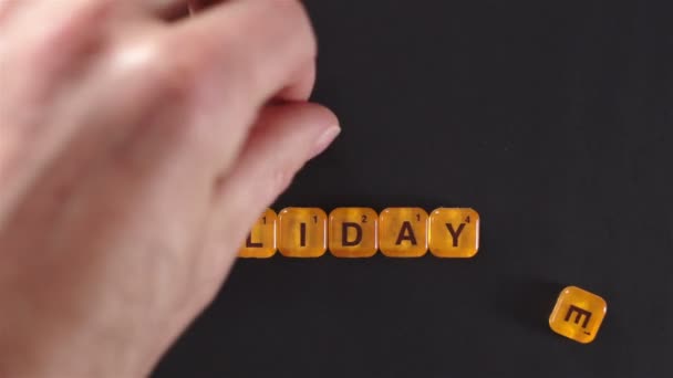 Orange Buchstabenblöcke buchstabieren Feiertagsverkauf — Stockvideo