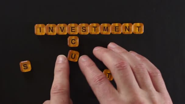 Letra Bloques deletrear seguridad de inversión — Vídeo de stock