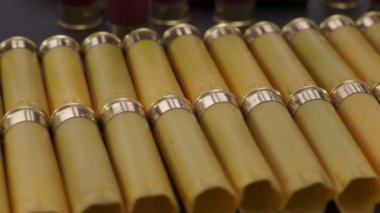 Dolly dizilmiş mermi