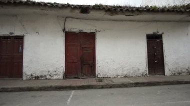 Adobe bina devlet harap
