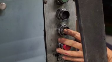 Endüstriyel makine acil düğmesi