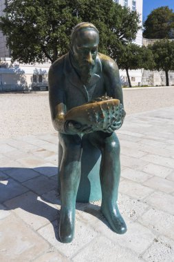 Hırvatistan 'ın Zadar kentindeki Spiro Hughina Heykeli