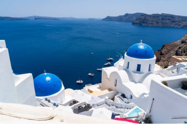 Oia 'daki Mavi Kubbeli Kiliseler, Yunanistan' daki Santorini, Avrupa