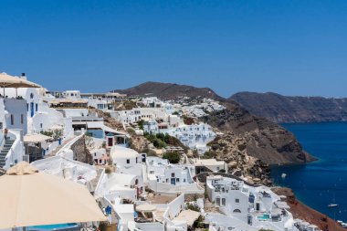 Caldera ve Oia volkanı kayalıklara, Santorini 'ye, Yunanistan' a ve Avrupa 'ya tünedi.