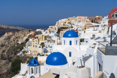 Oia 'daki Mavi Kubbeli Kiliseler, Yunanistan' daki Santorini, Avrupa
