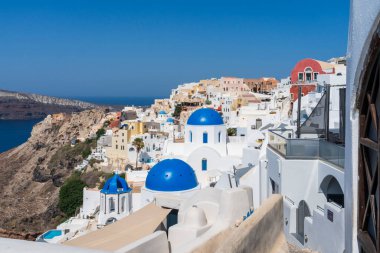 Oia 'daki Mavi Kubbeli Kiliseler, Yunanistan' daki Santorini, Avrupa