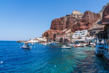 Ammoudi Körfezi manzarası - Oia 'nın dibinde, Santorini, Yunanistan, Avrupa