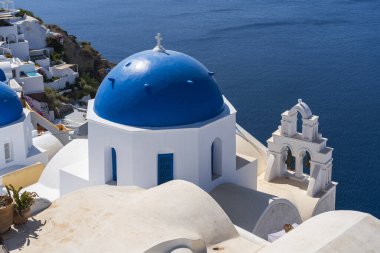Oia 'daki Mavi Kubbeli Kiliseler, Yunanistan' daki Santorini, Avrupa