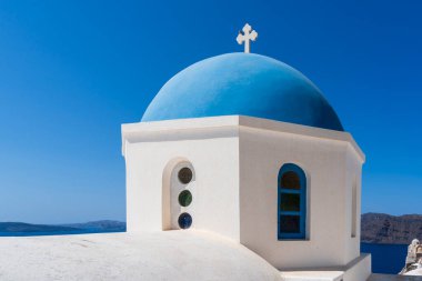 Oia 'daki Mavi Kubbeli Kiliseler, Yunanistan' daki Santorini, Avrupa