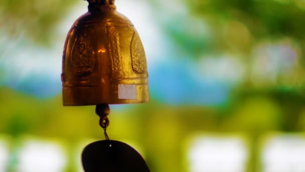 Kleine boeddhistische bell — Stockvideo