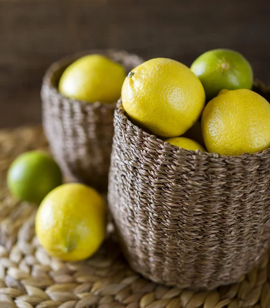 Cesto di limoni — Foto Stock