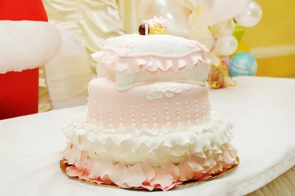 Duże smaczne ciasto na urodziny — Zdjęcie stockowe