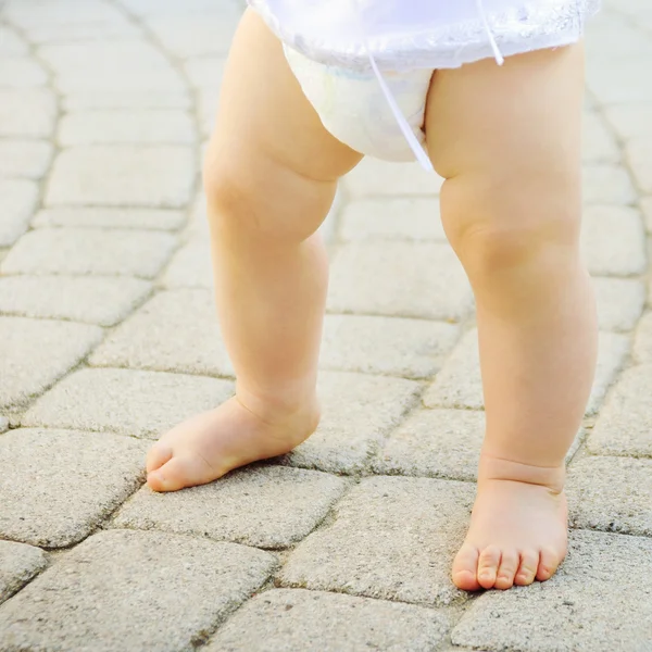 Primo piano di piedi bambino carino — Foto Stock