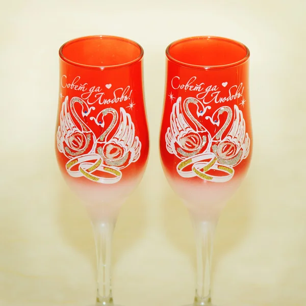 Två glas för nygifta — Stockfoto