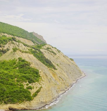 Güzel plaj Körfez Sahil kayalar ile denizin 