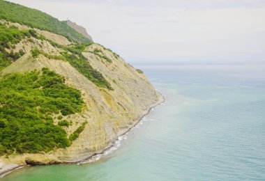 Güzel plaj Körfez Sahil kayalar ile denizin 