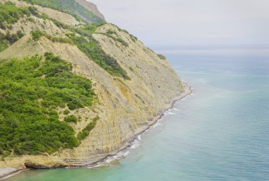 Güzel plaj Körfez Sahil kayalar ile denizin 