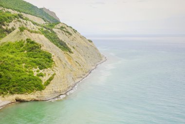 Güzel plaj Körfez Sahil kayalar ile denizin 