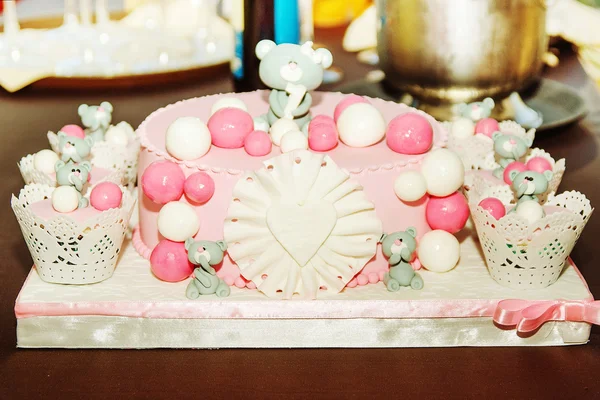 Detalhes de um bolo de aniversário para a menina — Fotografia de Stock