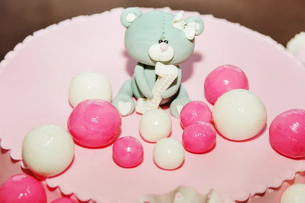 Bolo de aniversário bonito para a menina. Foco seletivo — Fotografia de Stock