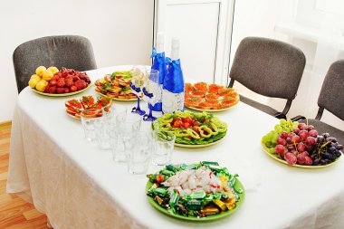 Çok güzel bir şekilde dekore edilmiş düğün tablo