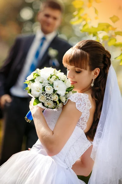 Feliz novia y novio en su boda — Foto de Stock