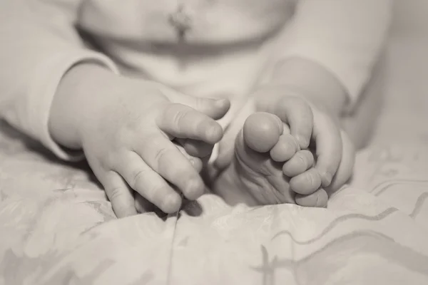 Pequenos pés bebê — Fotografia de Stock