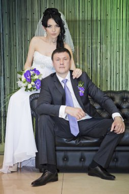 Damat ve gelin bir oturun