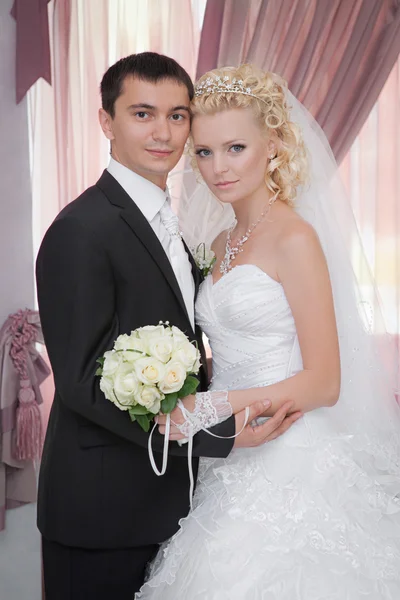 The groom and the bride near a window — Stock Photo, Image