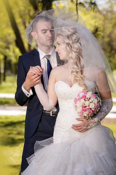 Happy bride and groom on their wedding — Stock Photo, Image