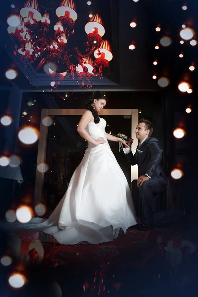 Happy bride and groom on the wedding walk in the modern hotel hall — Stock Photo, Image