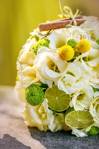 Wedding bouquet from beige roses, cinnamon, a lemon, a lime — Stock Photo, Image