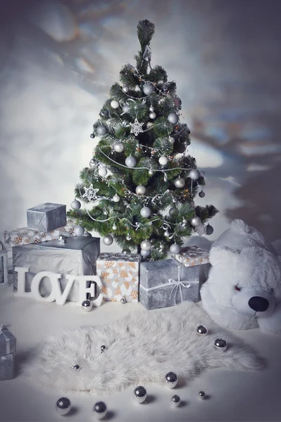 Habitación decorada para la celebración de Navidad — Foto de Stock