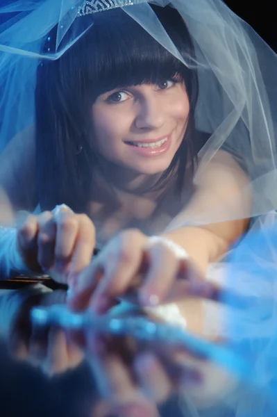Портрет красивой невесты с вуалью — стоковое фото