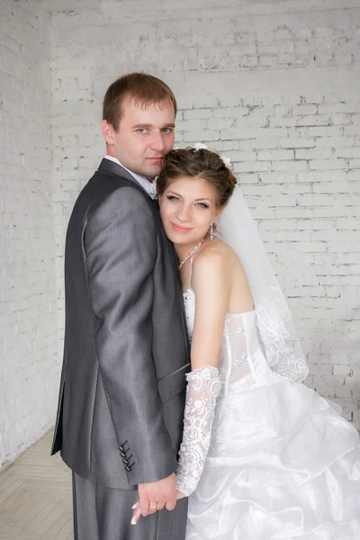 Nevěsta a ženich ve svatební den — Stock fotografie