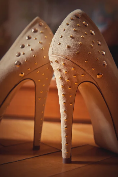 ベージュのハイヒールの女性靴 — ストック写真