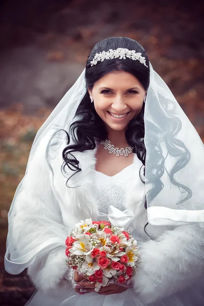 Happy bride in autumn park — Stock Photo, Image