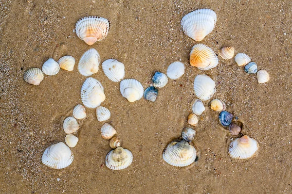 Desenho no par de areia no amor — Fotografia de Stock