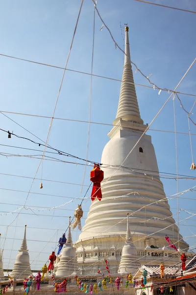 Bílá Pagoda na Wat Prayurawongsawas Worawiharn v Bangkoku — Stock fotografie