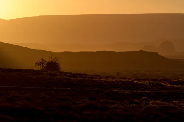 Zachód słońca nastroju w Monument Valley — Zdjęcie stockowe