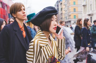 Milano Moda Haftası sırasında moda modelleri