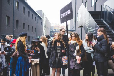 Milan, İtalya - 26 Şubat 2016: modeller ve VI katılan kişi