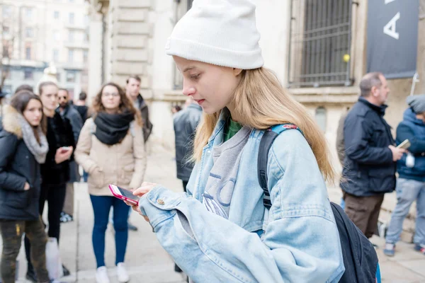 Fashionable models during Milan Fashion Week — Stock Photo, Image