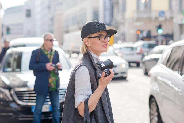 Modèles à la mode pendant la Fashion Week de Milan — Photo