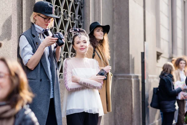 Modelos de moda durante la Semana de la Moda de Milán —  Fotos de Stock